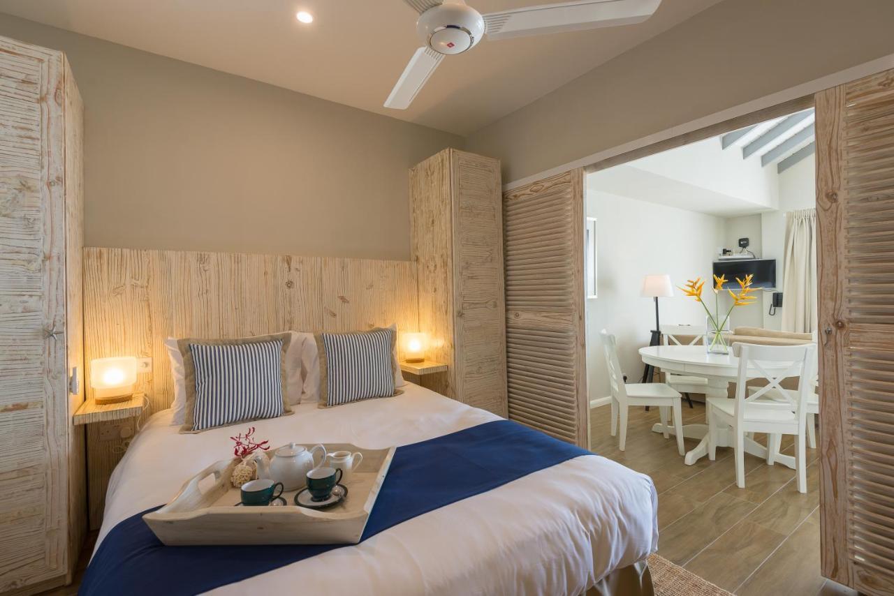 Le Nautique Beachfront * Anse Royale