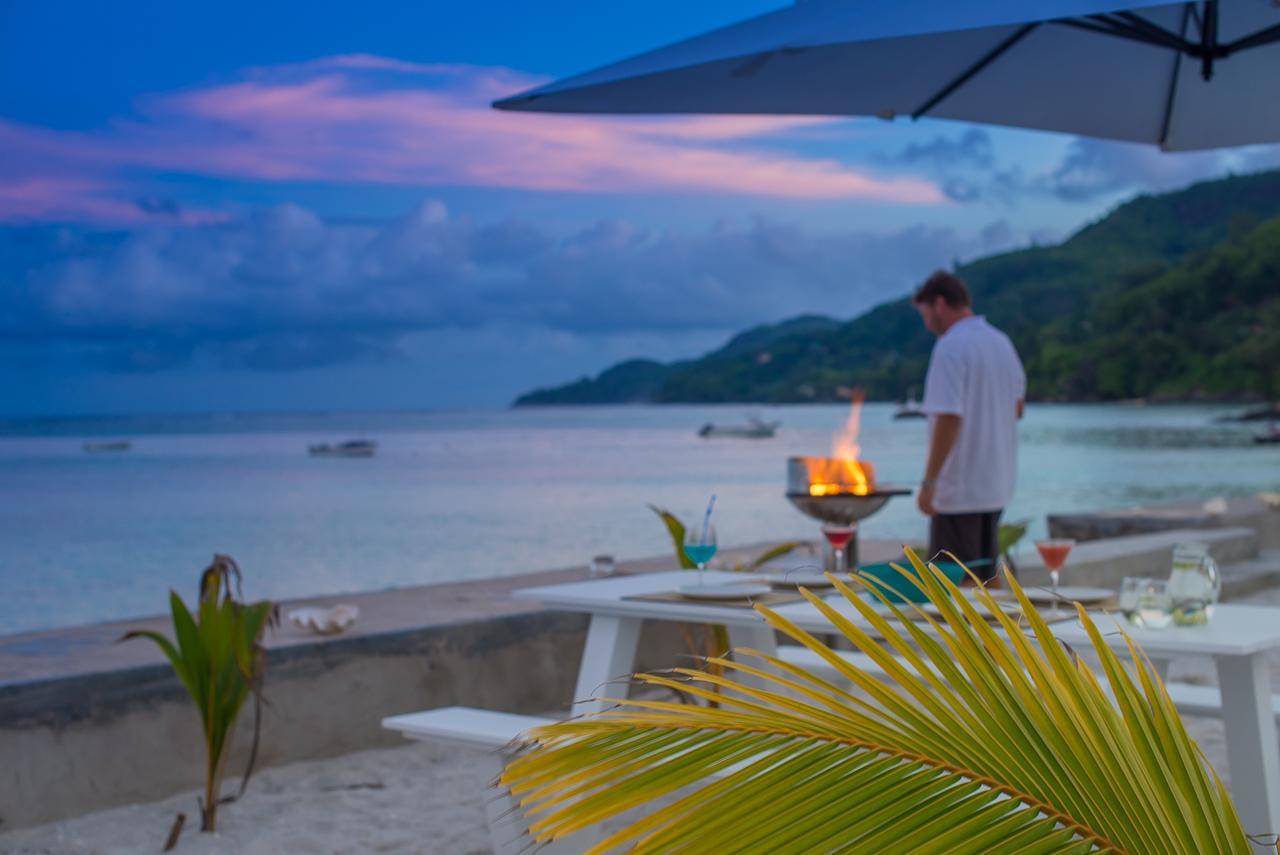 Le Nautique Beachfront Apartment Anse Royale