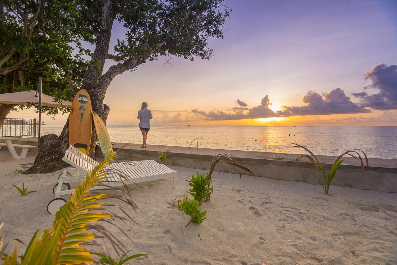 Le Nautique Beachfront Apartment Anse Royale